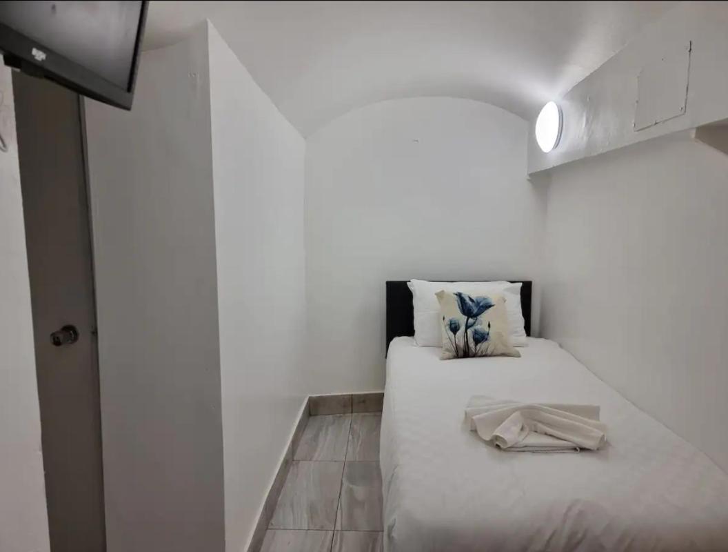 F24- Basement Studio Fits 2 Near Paddington Appartement Londen Buitenkant foto